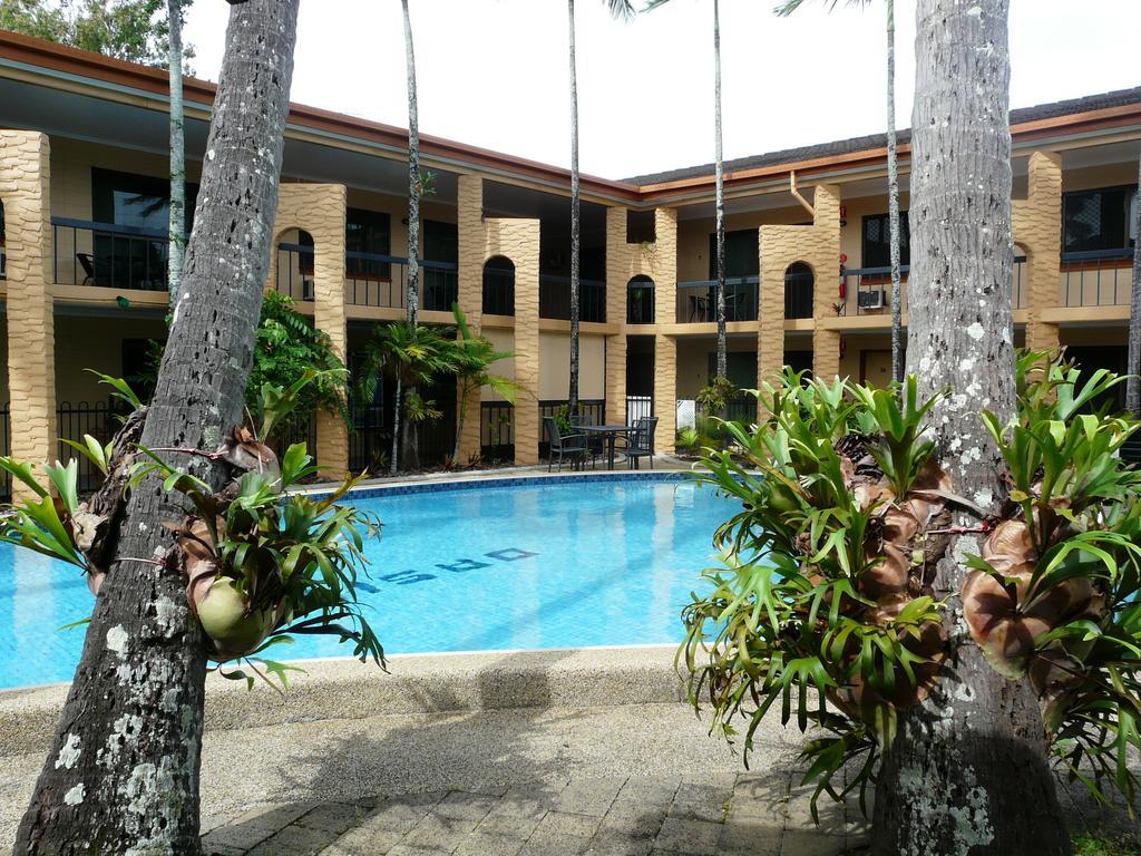 Oasis Inn Apartments Cairns Exterior photo