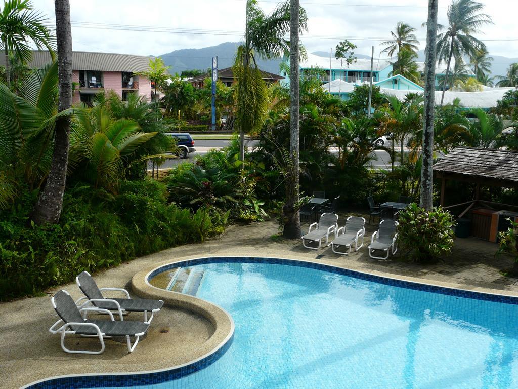 Oasis Inn Apartments Cairns Exterior photo