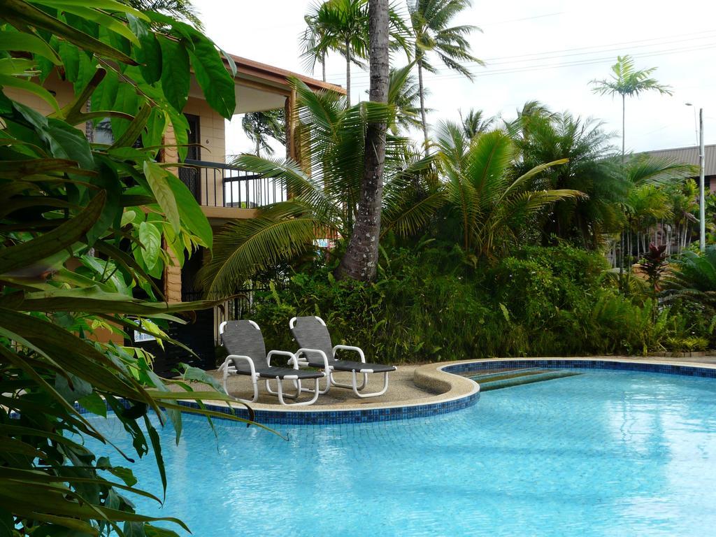Oasis Inn Apartments Cairns Exterior photo