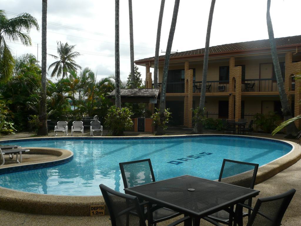 Oasis Inn Apartments Cairns Exterior photo