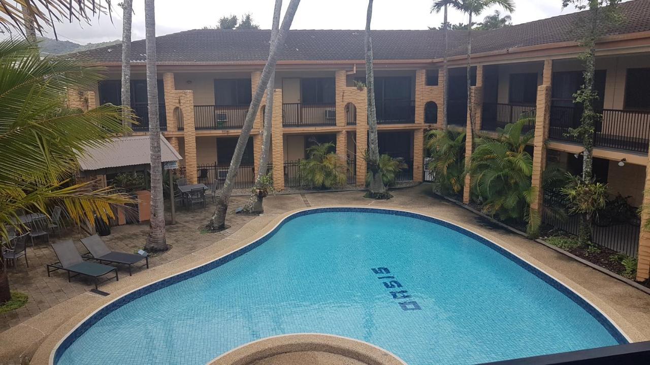 Oasis Inn Apartments Cairns Exterior photo