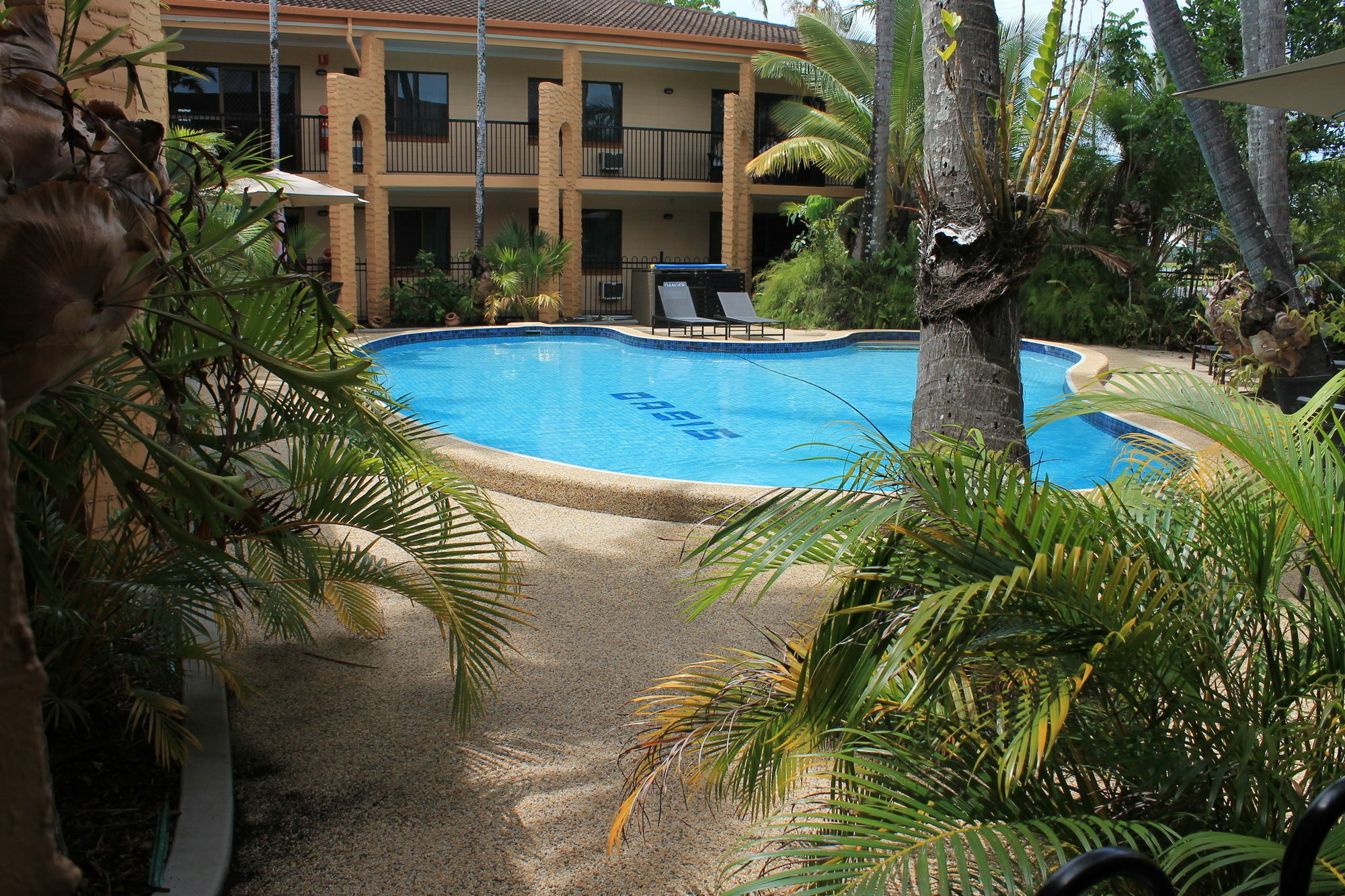 Oasis Inn Apartments Cairns Exterior photo