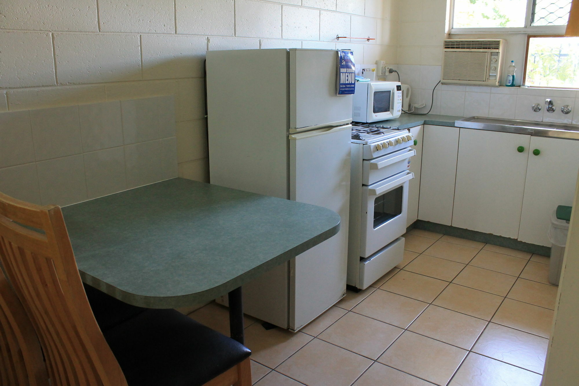 Oasis Inn Apartments Cairns Exterior photo